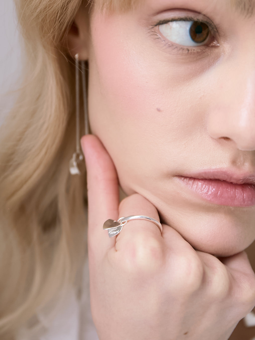 Zabawny pierścień z zawieszką